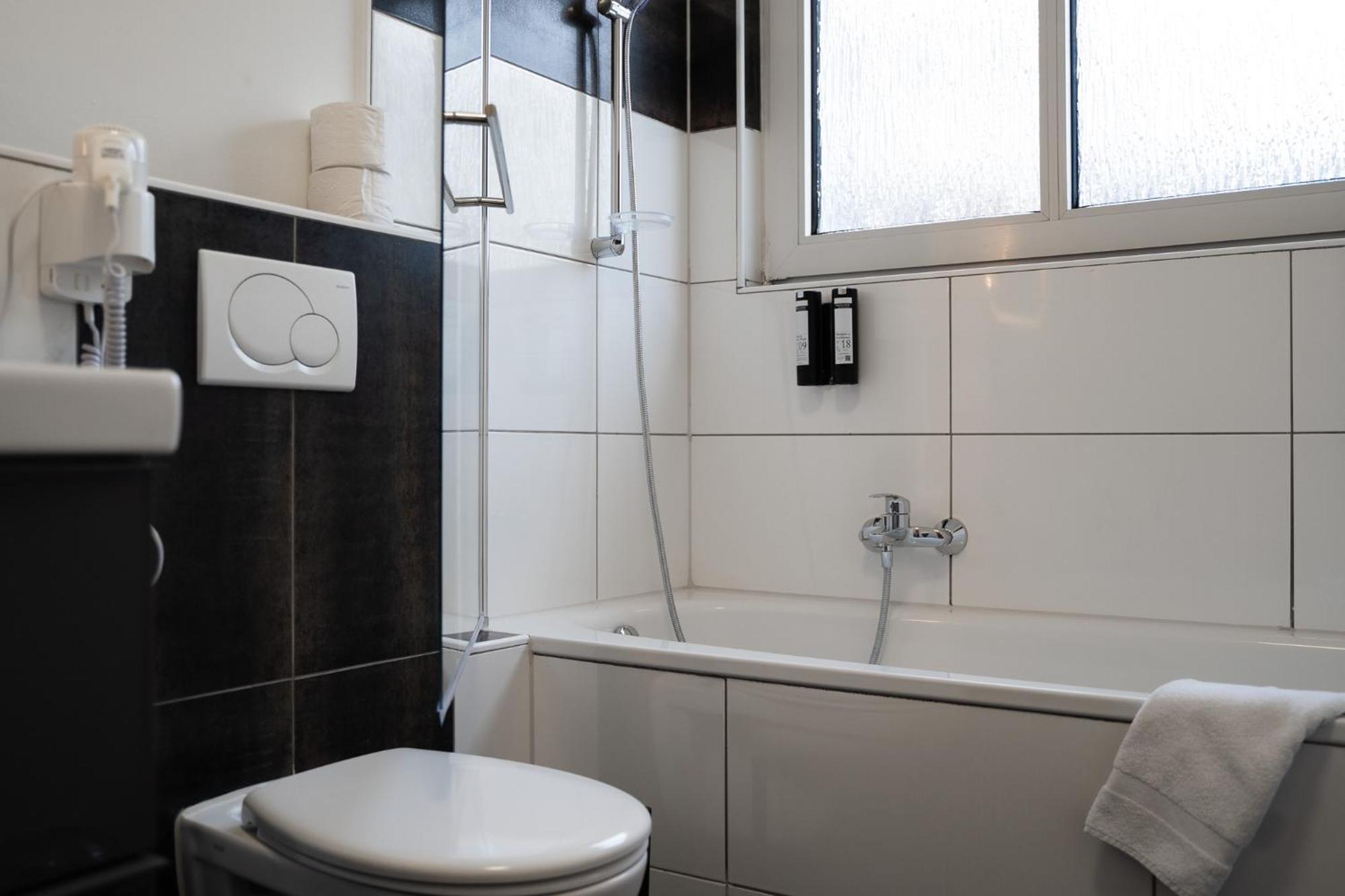 Gemuetliche & Individuelle Ferienwohnungen In Krefeld - Junik Apartments Экстерьер фото